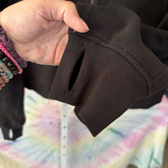 Lululemon Scuba Oversized 1/2 Zip Hoodie
Black XS / small $118 msrp sweatshirt - Picture 3 of 9